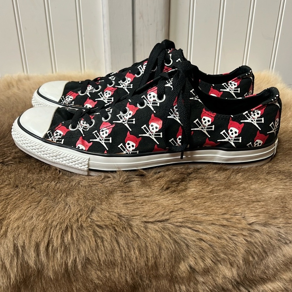 Jackass The Movie Skull and Crossbones Converse Sneakers 11 - Picture 8 of 8